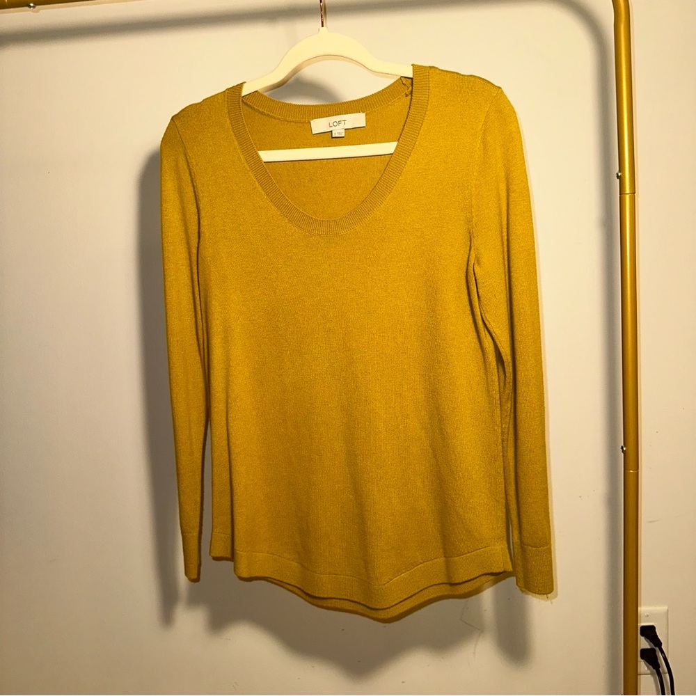 Flattering crewneck knit sweater